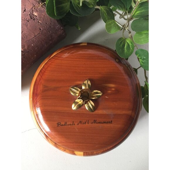 Handcrafted Cedar Wood Bowl With Brass Flower Lid From Badlands Natl Monument - Picture 2 of 11